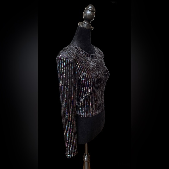 Black Crop Top - Picture 12 of 13